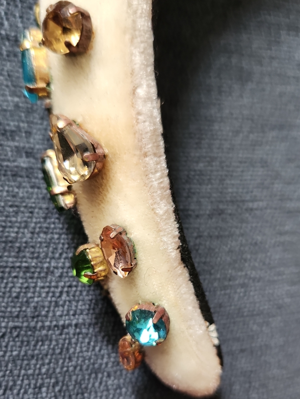 Lele Sadoughi Embellished White Padded Velvet Headband with Multicolor Gems - Picture 6 of 12